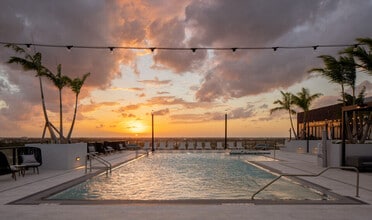 Building Photo - Oaklyn