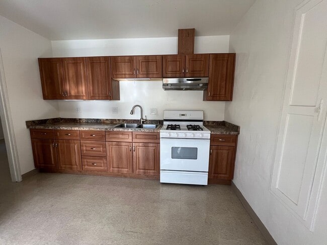 Building Photo - Sun Valley Duplex