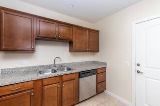 Building Photo - Vineyards at Palm Desert Apartment Homes