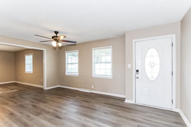 Building Photo - 913 5th Way