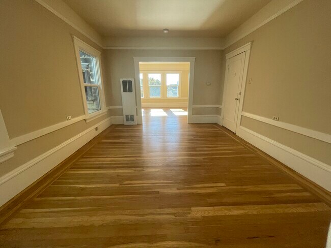 Building Photo - 320 3rd Ave
