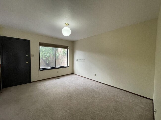 Foto del edificio - 331 Cheryl Ct