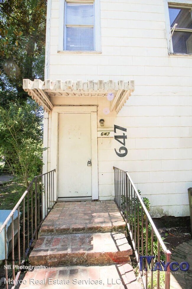 Building Photo - 647-651 Kirby Pl