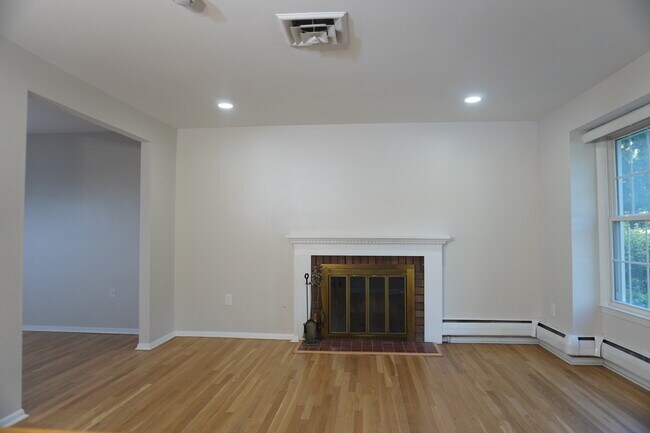 Foto del edificio - 239 E Timonium Rd