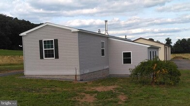 Building Photo - 510 School Rd