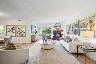 Building Photo - 1290 Sharon Park Dr