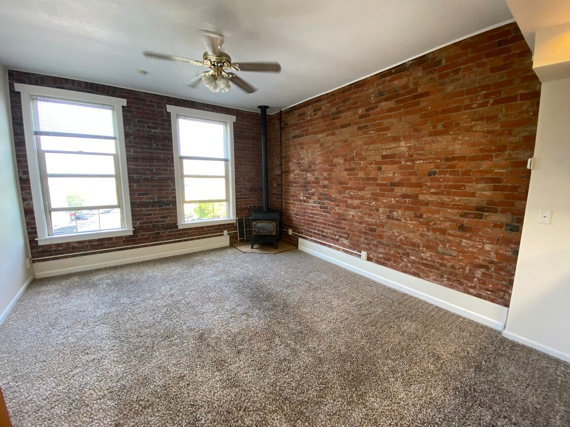 Primary Photo - 1218 N State St