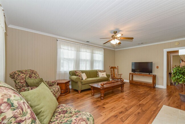Building Photo - 2 br, 1 bath House - 184 Mimosa Street