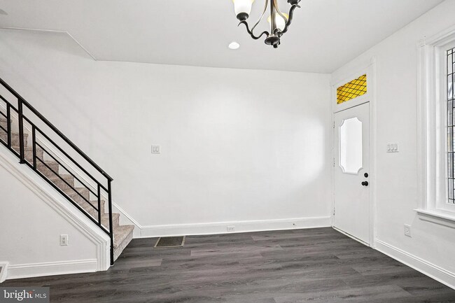 Building Photo - Modern 3-Bedroom Home Near University City...
