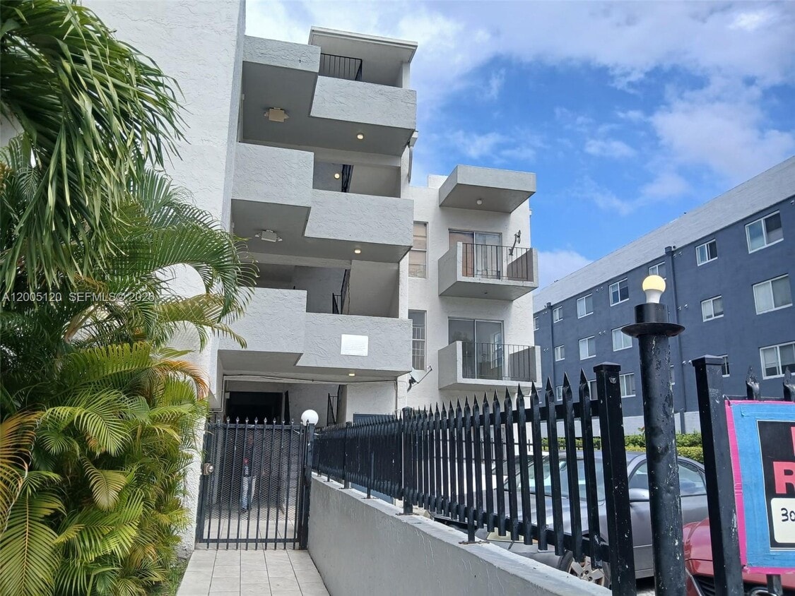 Foto del edificio - 13655 NE 3rd Ct
