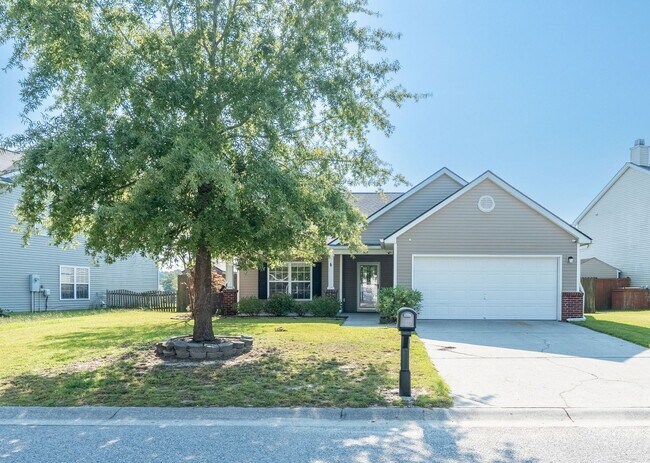 Foto del edificio - Spacious Home Near Downtown Summerville!
