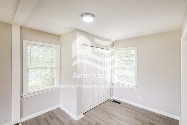 Foto del edificio - 4419 6th St E
