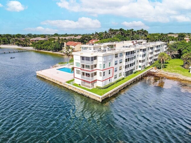 Building Photo - 1820 New Palm Way