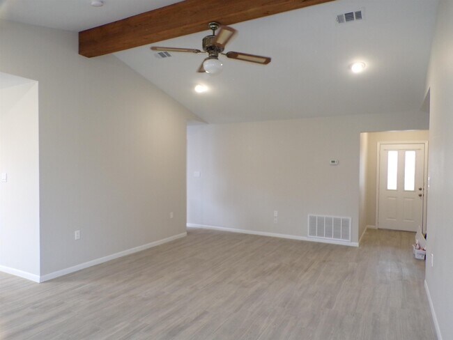 Building Photo - 706 Kincheloe St