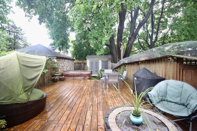 Building Photo - 390 Holland Ave