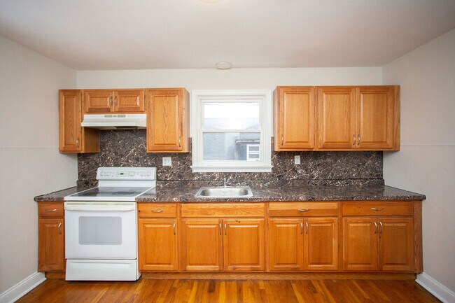 Building Photo - 56 Linwood Ave