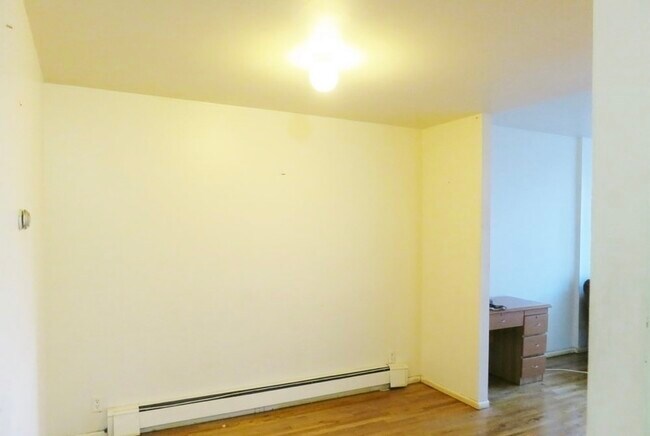 Vestíbulo/Dining/Office flex - 515 Throop Ave