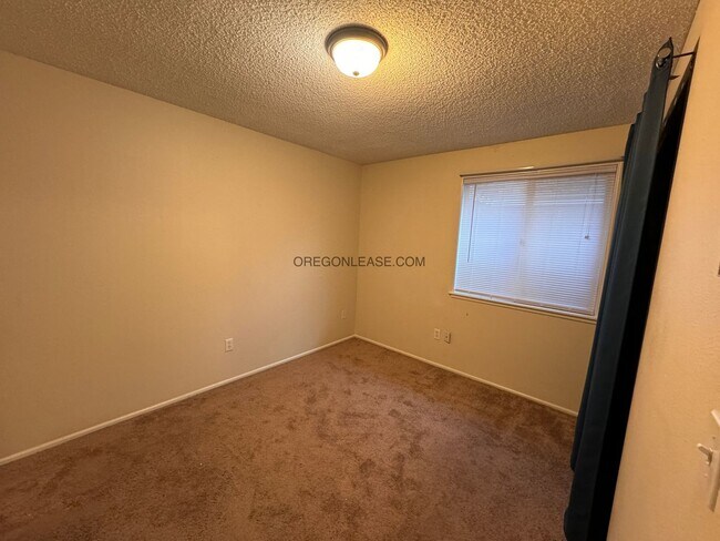Foto del edificio - 2 bedroom West Eugene Duplex
