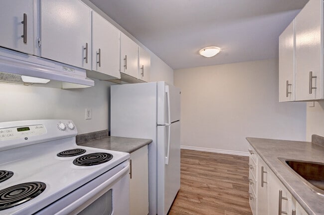 Building Photo - Lakeview Towers Apartments