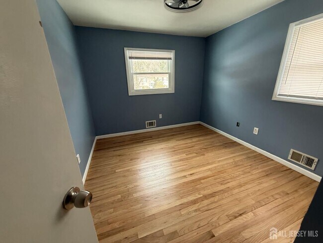 Foto del edificio - 25 Bartman Rd