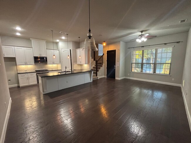 Foto del edificio - 6142 Rainbow Valley Pl