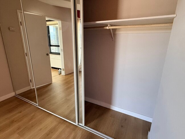 Foto del edificio - 6363 Christie Ave