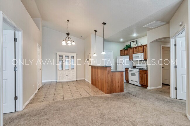Building Photo - 1145 Canyon Meadow Dr