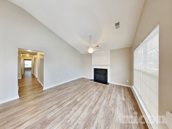 Foto del edificio - 524 Chisolm Way