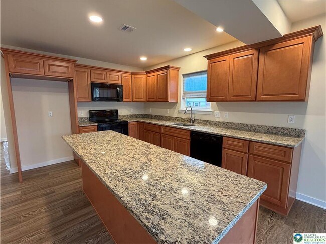 Foto del edificio - 102 Linda Ct N