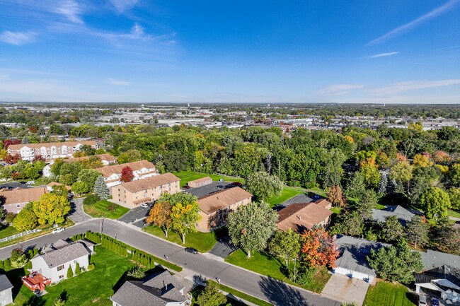 Building Photo - 2611 Goettens Way