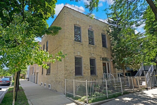 Building Photo - 1501 W Ohio St
