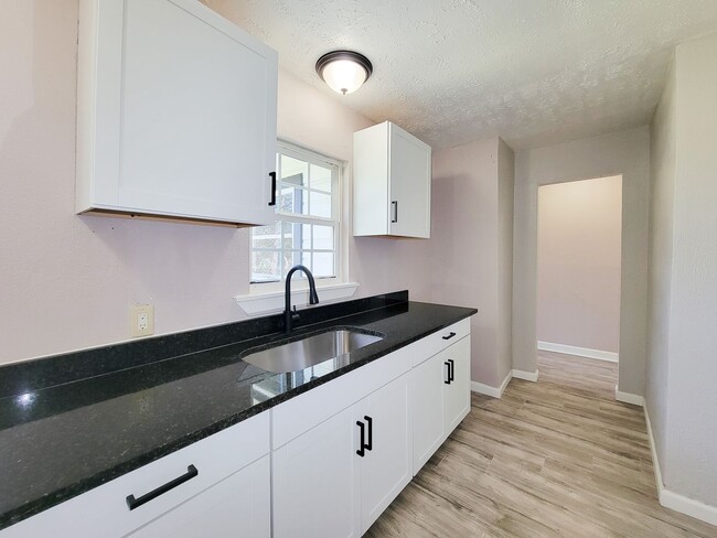 Building Photo - BEAUTIFUL 4 BEDROOM LEASE HOME IN HOUSTON....