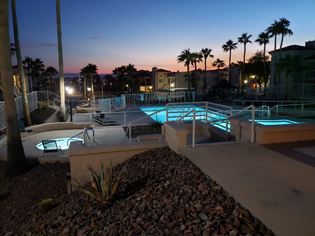 Foto del edificio - 1922 Las Palmas Ln