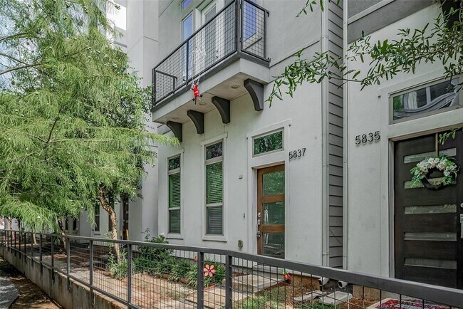 Foto del edificio - 5837 E Post Oak Ln