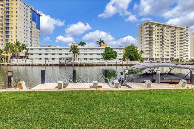 Foto del edificio - 440 Paradise Isle Blvd