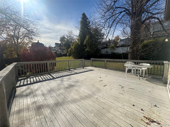 Foto del edificio - 138 Mayflower Ave