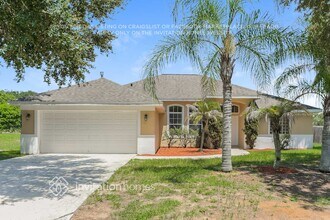 Building Photo - 13343 Biscayne Dr
