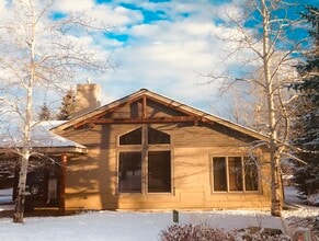Building Photo - 10 Mountainbrook Dr