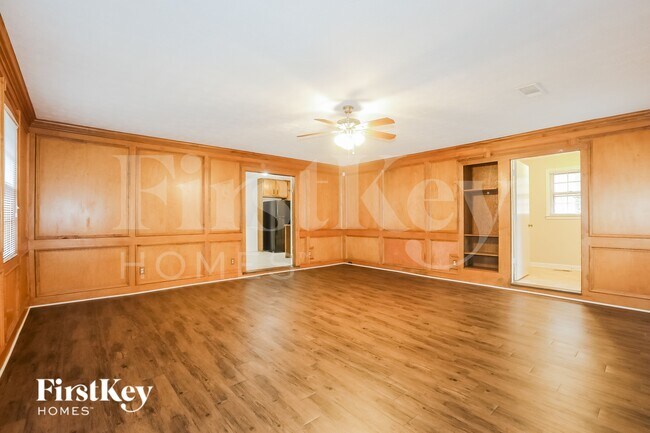 Building Photo - 2937 Pebble Ln SW