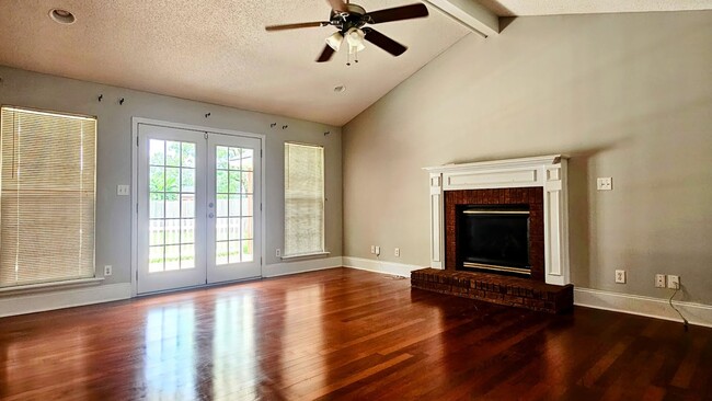 Building Photo - 4 Bedroom 2 Bath Brick Home W. Lee Co
