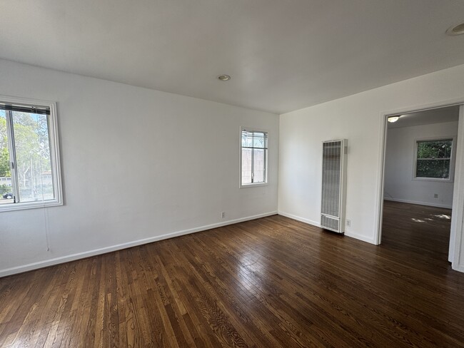 Building Photo - 5179 Huntington Dr N