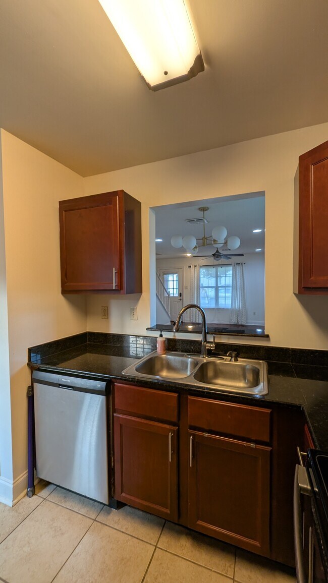 Foto del edificio - 110 Camille St