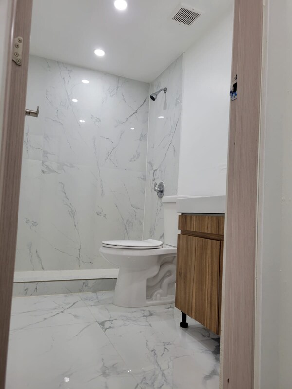 Foto del edificio - 2174 NE 170th St