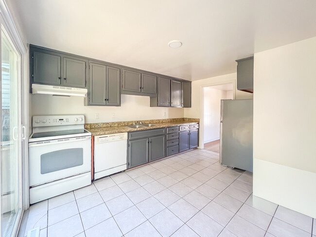 Building Photo - 35 Fox Hill Dr
