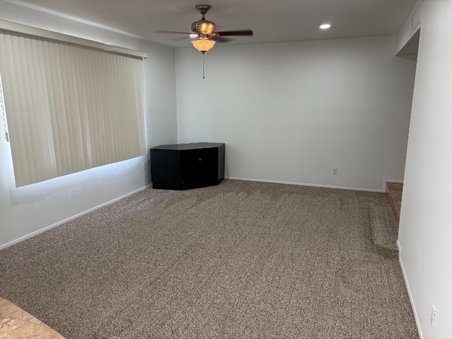 Photo - 1161 E Diamond Dr House