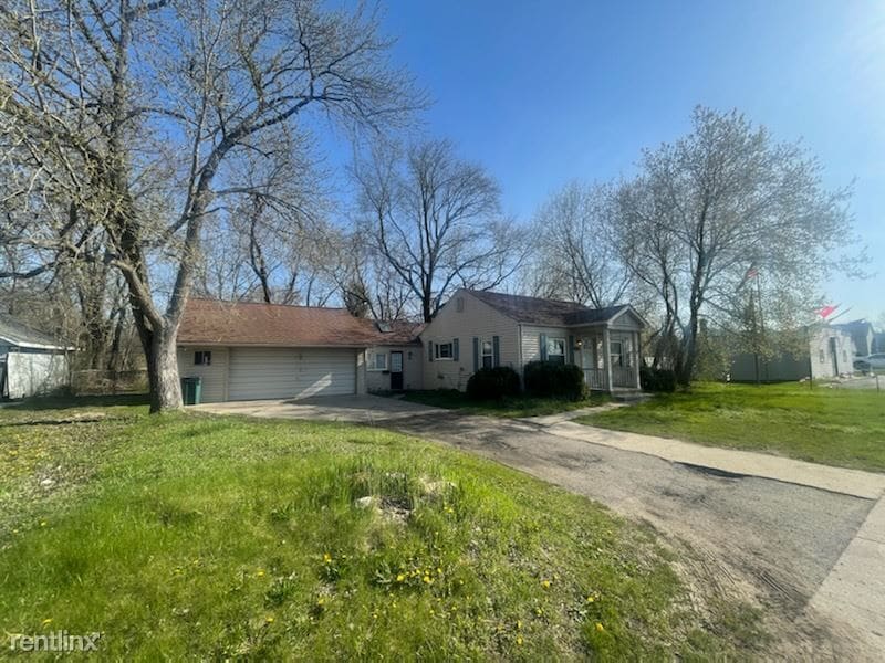 2 br, 1 bath House 2363 East Maple Road House Rental in Troy, MI