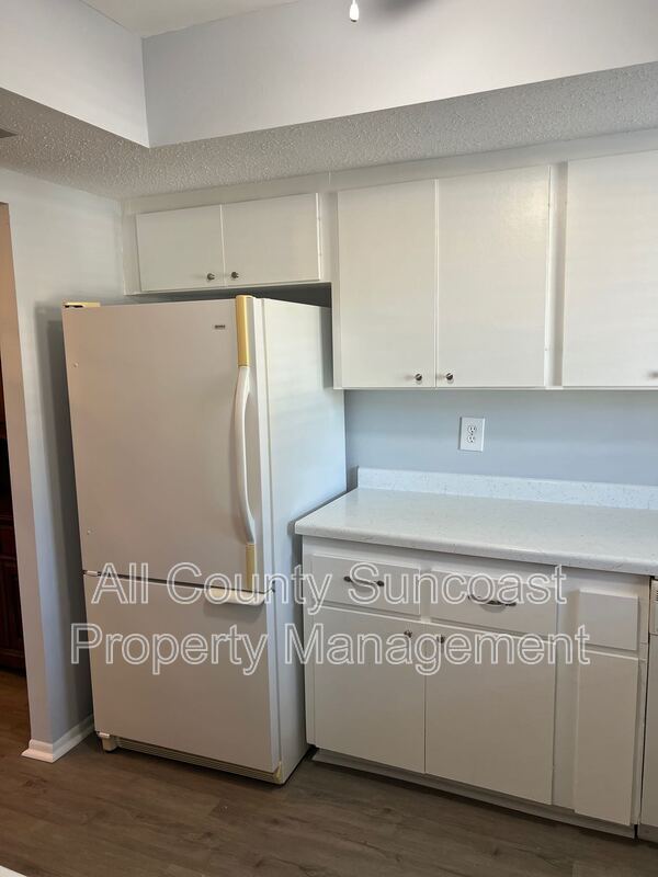 Foto del edificio - 4102 Heron Way