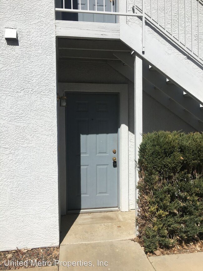 Building Photo - 1048 N Old Chisholm Trail