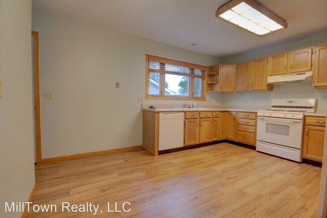 Building Photo - 3 br, 2 bath House - 3302 Wakonda Dr.