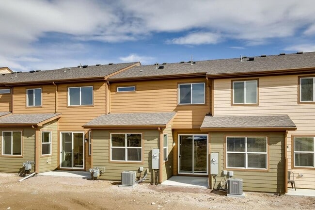 Building Photo - Stunning Modern 2 bedroom Townhome!!!
